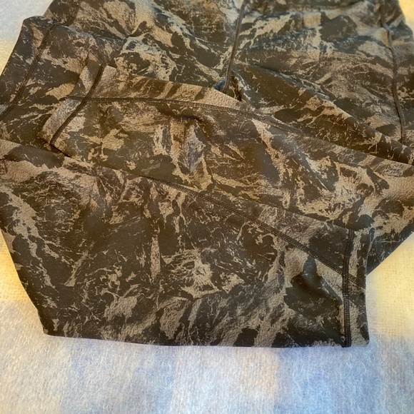 Woman’s Lole Leggings, Size Large, like new - Picture 9 of 12